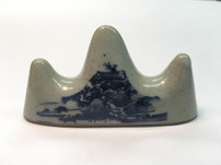 筆置 三ツ山 (陶器)